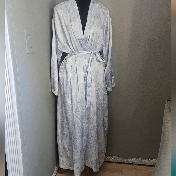 Morgan Taylor Other - Vintage Morgan Taylor Chantilly Blue Floral Robe Size Large